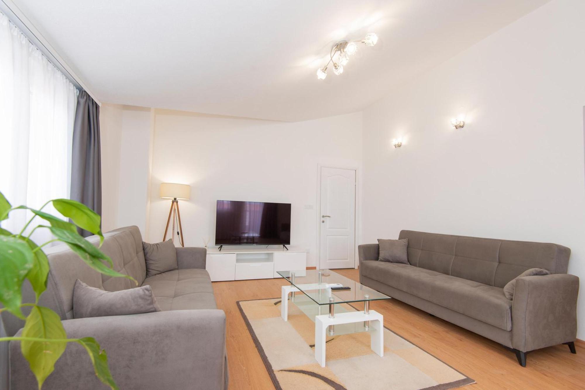 Hillside Vista Apartments Tivat Exterior photo